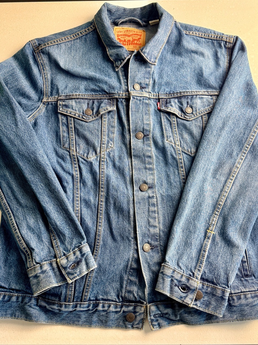 Classic Levi’s men’s Trucker Jacket in size XL. Style 72334.